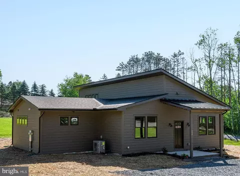 400 Sam Snead Cir, Oakland, MD 21550