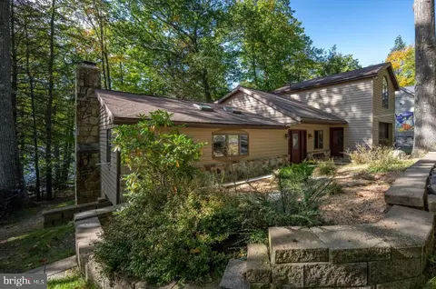 3003 Lake Shore Dr, Oakland, MD 21550