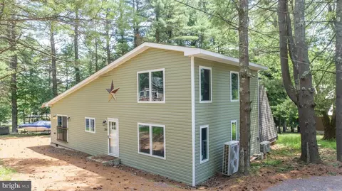 208 Upper Penn Point Dr, Oakland, MD 21550