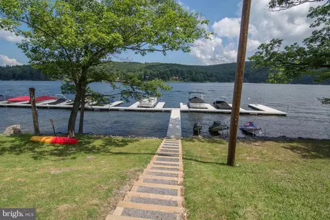 142 Lemley Dr #I, Oakland, MD 21550