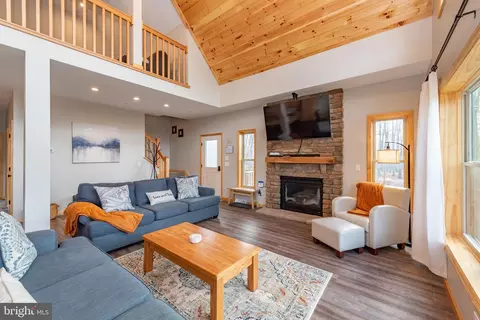 Living - 367 Fern Loop Dr, Mc Henry, MD 21541 photo 2 of 3