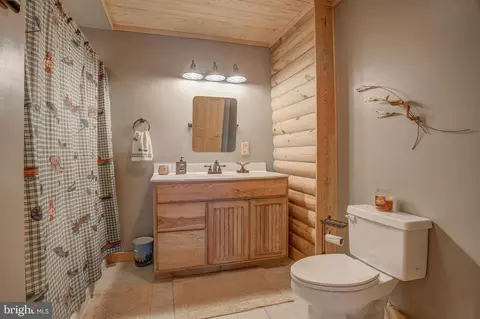 Bath - 283 Highline Dr, Mc Henry, MD 21541 photo 8 of 9