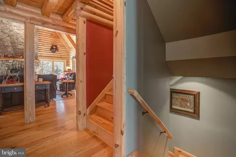 Entry Way - 283 Highline Dr, Mc Henry, MD 21541 photo 8 of 16