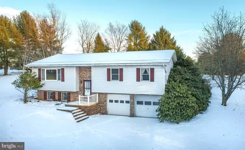1638 Memorial Dr, Oakland, MD 21550