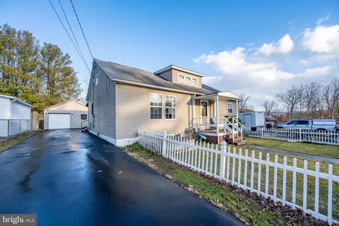 15 D St, Mountain Lake Park, MD 21550