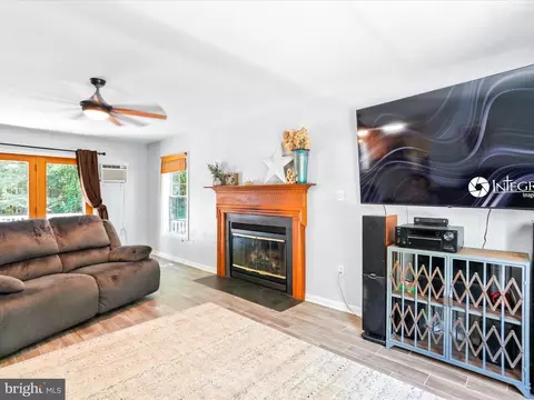 Living - 404 Pine Grove Rd, Lonaconing, MD 21539 photo 4 of 4