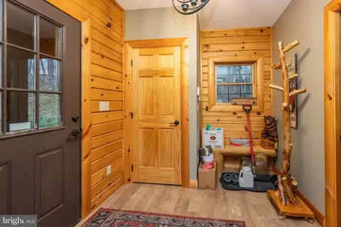 Entry Way - 360 Biltmore Vw, Mc Henry, MD 21541 photo 10 of 12