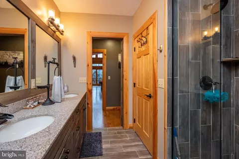 Entry Way - 360 Biltmore Vw, Mc Henry, MD 21541 photo 3 of 12