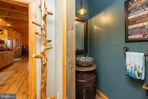 Entry Way - 360 Biltmore Vw, Mc Henry, MD 21541 photo 8 of 12
