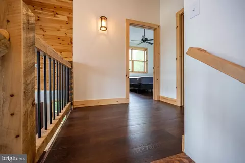 Entry Way - 120 Daisy Dr, Mc Henry, MD 21541 photo 8 of 9