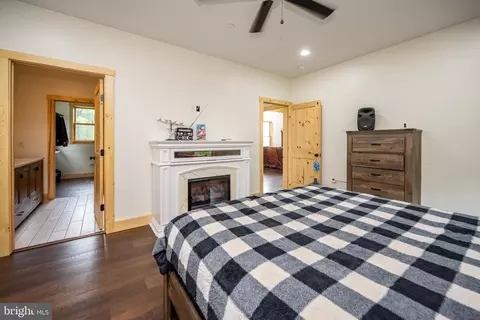 Bedroom - 120 Daisy Dr, Mc Henry, MD 21541 photo 3 of 7