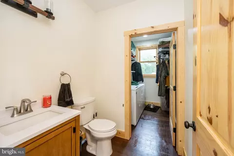 Entry Way - 120 Daisy Dr, Mc Henry, MD 21541 photo 6 of 9