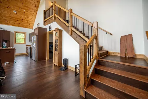 Entry Way - 120 Daisy Dr, Mc Henry, MD 21541 photo 3 of 9