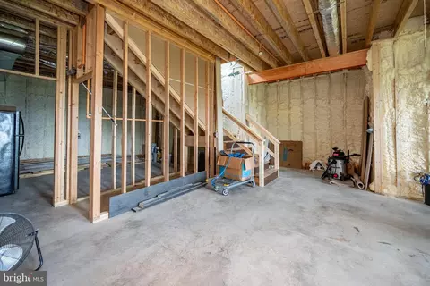 Entry Way - 120 Daisy Dr, Mc Henry, MD 21541 photo 9 of 9