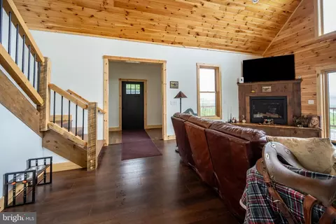 Entry Way - 120 Daisy Dr, Mc Henry, MD 21541 photo 1 of 9