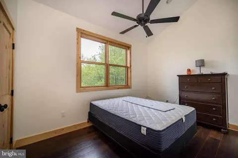 Bedroom - 120 Daisy Dr, Mc Henry, MD 21541 photo 6 of 7