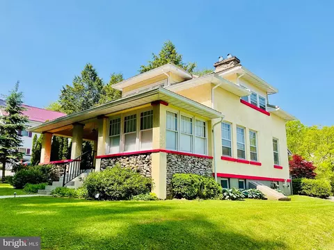 531 S 3rd St, Oakland, MD 21550
