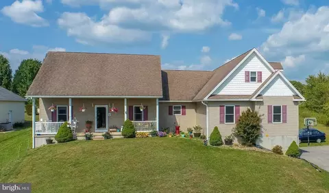 612 Harvey Winters Dr, Oakland, MD 21550