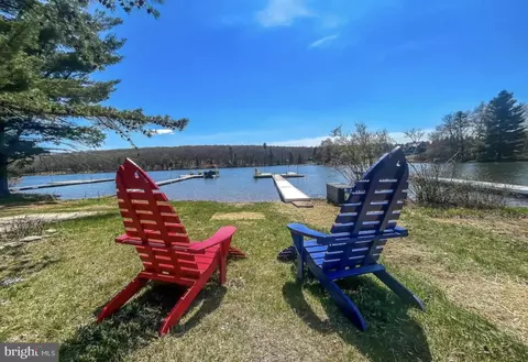 1484 Paradise Point Rd, Oakland, MD 21550