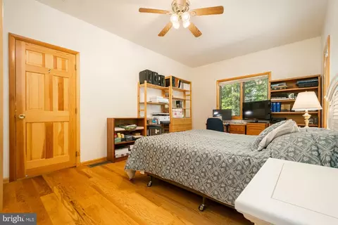 Bedroom - 2895 Turkey Neck Rd, Swanton, MD 21561 photo 6 of 10