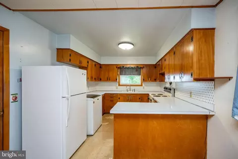 723 E Oak St, Oakland, MD 21550 photo 3