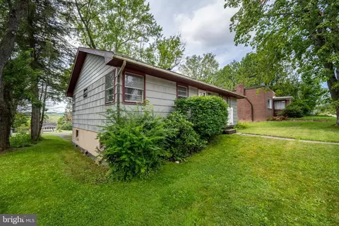 723 E Oak St, Oakland, MD 21550 photo 2