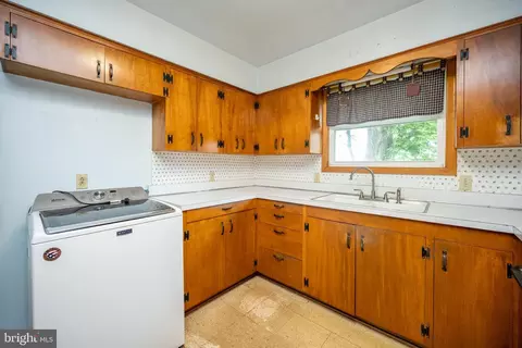 723 E Oak St, Oakland, MD 21550 photo 9