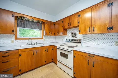 723 E Oak St, Oakland, MD 21550 photo 8