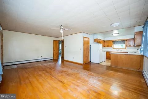 723 E Oak St, Oakland, MD 21550 photo 5
