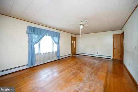 723 E Oak St, Oakland, MD 21550 photo 4