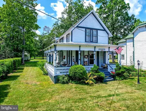 104 G St, Mountain Lake Park, MD 21550