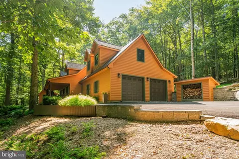 425 Mountainview Dr, Oakland, MD 21550