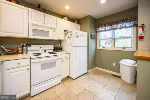 Kitchen - 257 Marsh Hill Rd #37, Mc Henry, MD 21541 photo 3 of 4