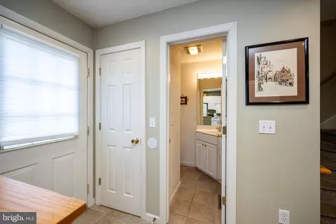Entry Way - 257 Marsh Hill Rd #37, Mc Henry, MD 21541 photo 2 of 4