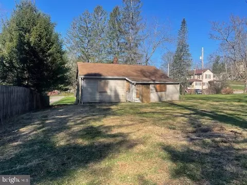 809 N St, Mountain Lake Park, MD 21550