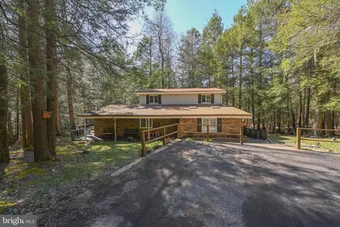 285 Lake Shore Dr, Oakland, MD 21550