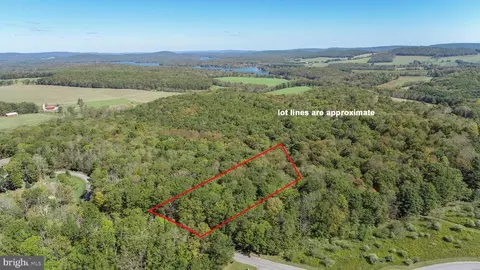 19 Pheasant Run Rd, Oakland, MD 21550