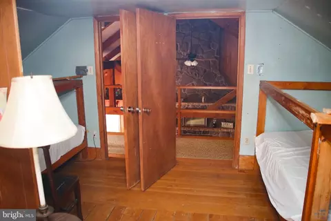 Entry Way - 725 Candle Tree Ln, Swanton, MD 21561 photo 4 of 5