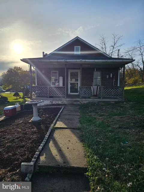 204 E St, Mountain Lake Park, MD 21550