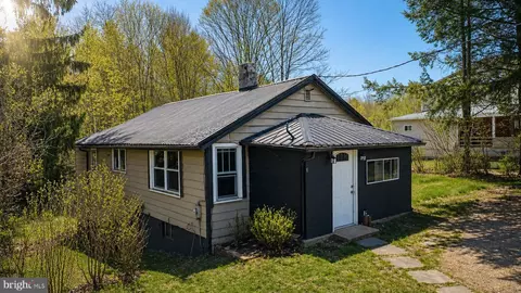 1358 Crellin Underwood Rd, Oakland, MD 21550