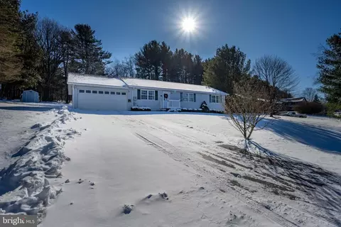 711 Heritage Dr, Oakland, MD 21550