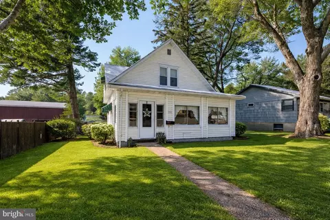 729 E Oak St, Oakland, MD 21550