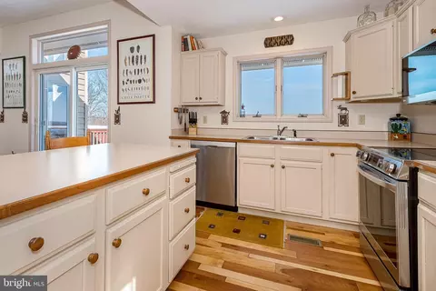 Kitchen - 164 Grandview Dr, Oakland, MD 21550 photo 2 of 3