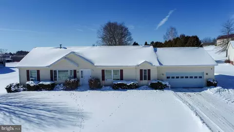 702 Sunshine Dr, Oakland, MD 21550