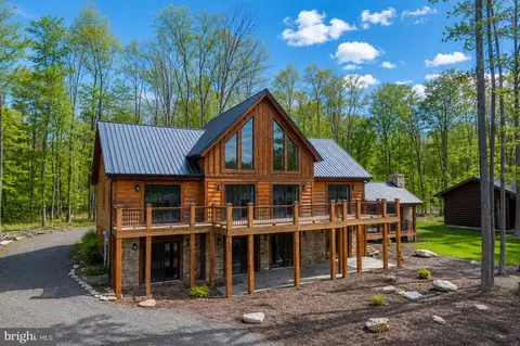 52 Dam View Dr, Oakland, MD 21550