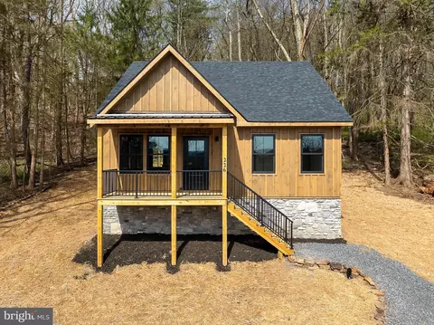 226 N Hammond St, Oakland, MD 21550