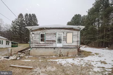 820 N 4th St, Oakland, MD 21550