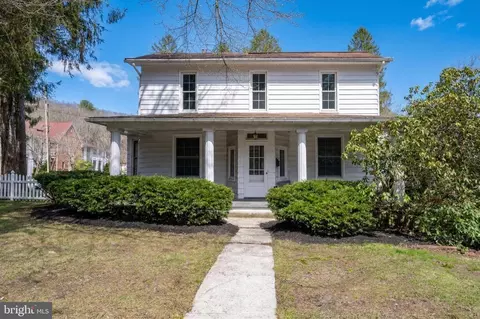 449 S 3rd St, Oakland, MD 21550