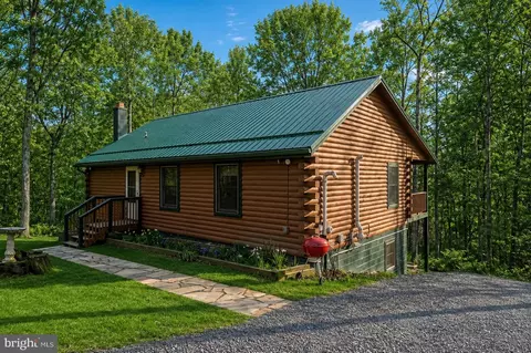 1167 Tall Oaks Dr, Oakland, MD 21550