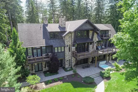 1010 Holy Cross Dr, Oakland, MD 21550